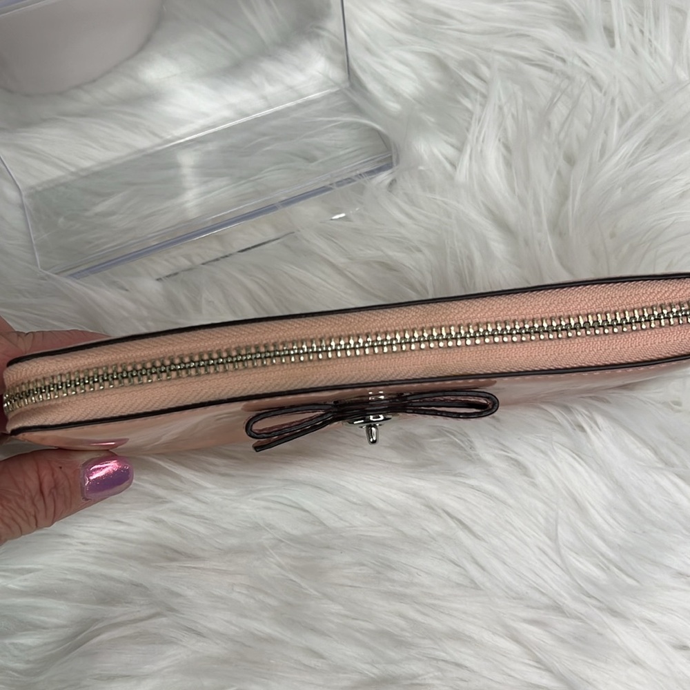 GUC- Coach patent leather longWallet - Picture 9 of 11